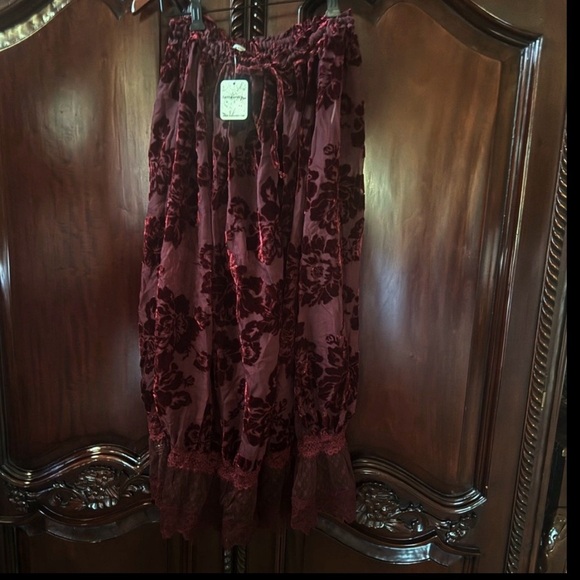 FREE PEOPLE FOREVER YOUNG VELVET FLORAL LACE LONG BLOOMERS BURGUNDY M L - Picture 4 of 6